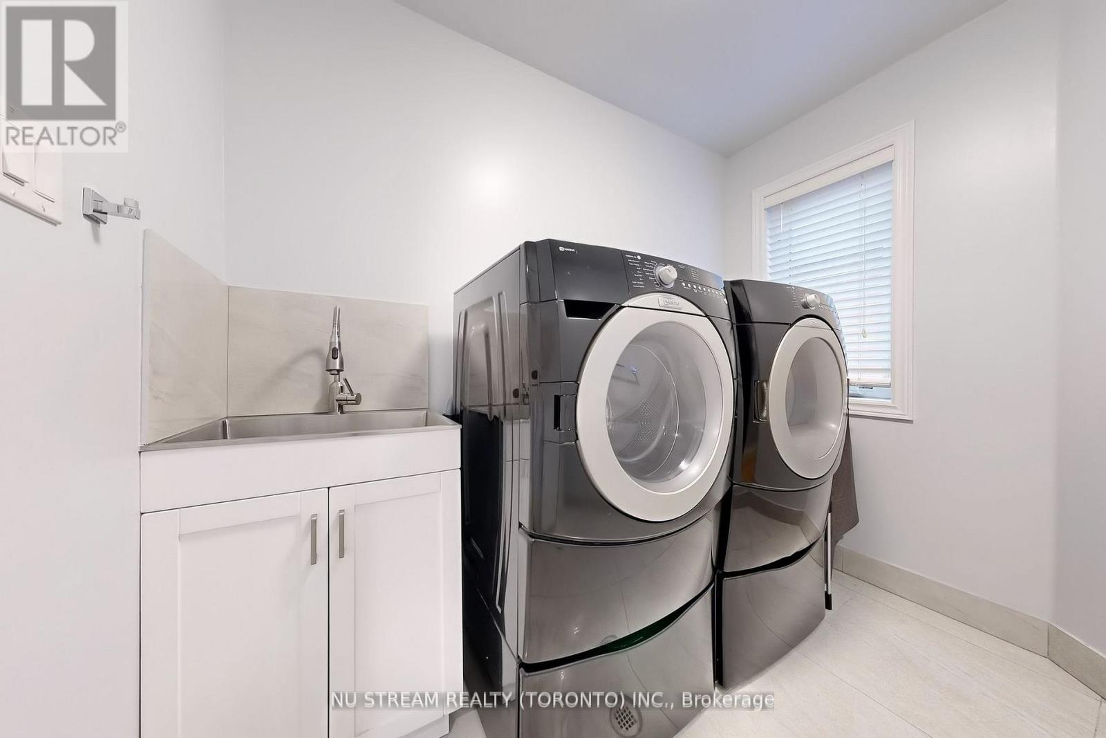 Photo 28 of 52 Idyllwood Avenue, Richmond Hill ON