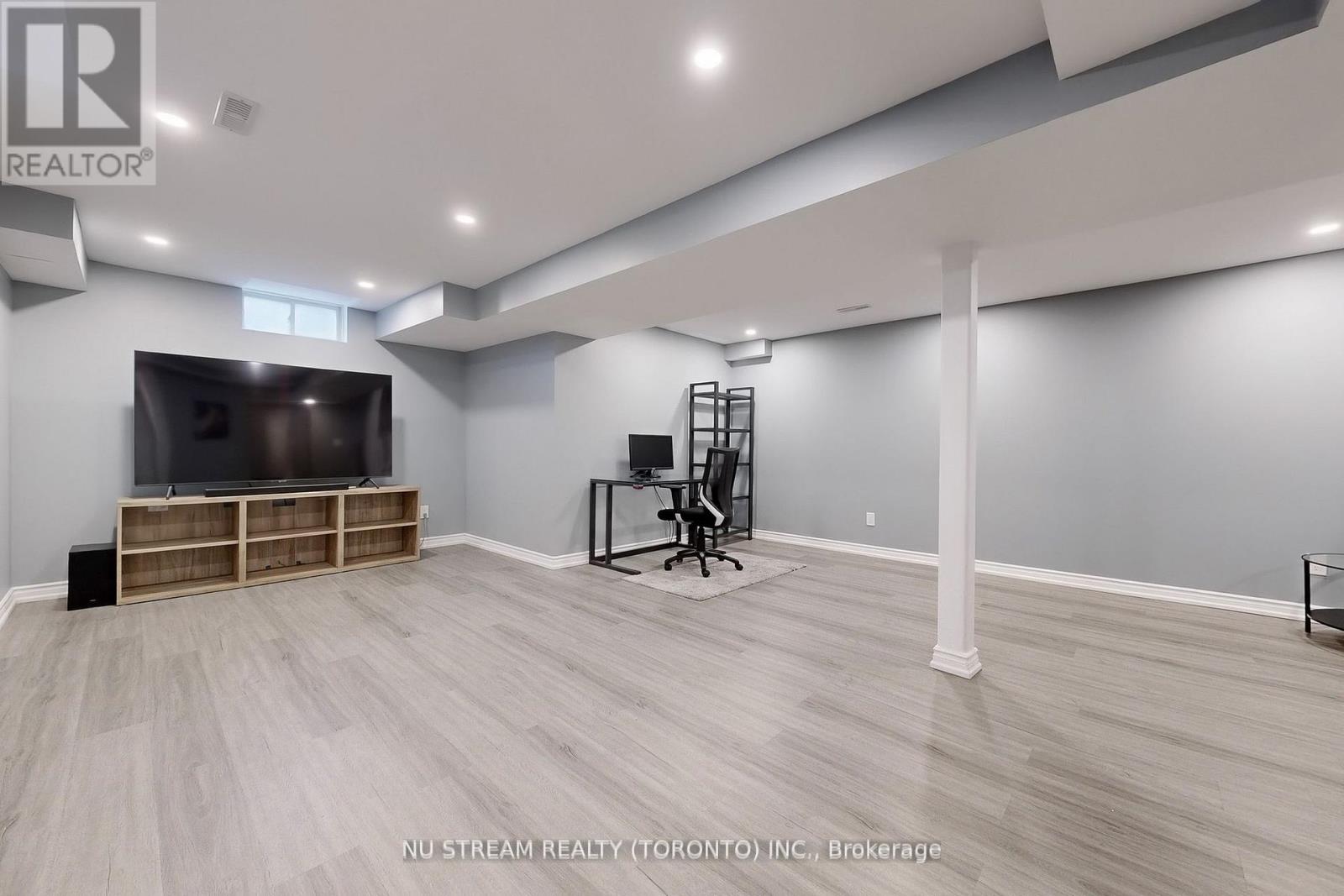 Photo 5 of 52 Idyllwood Avenue, Richmond Hill ON