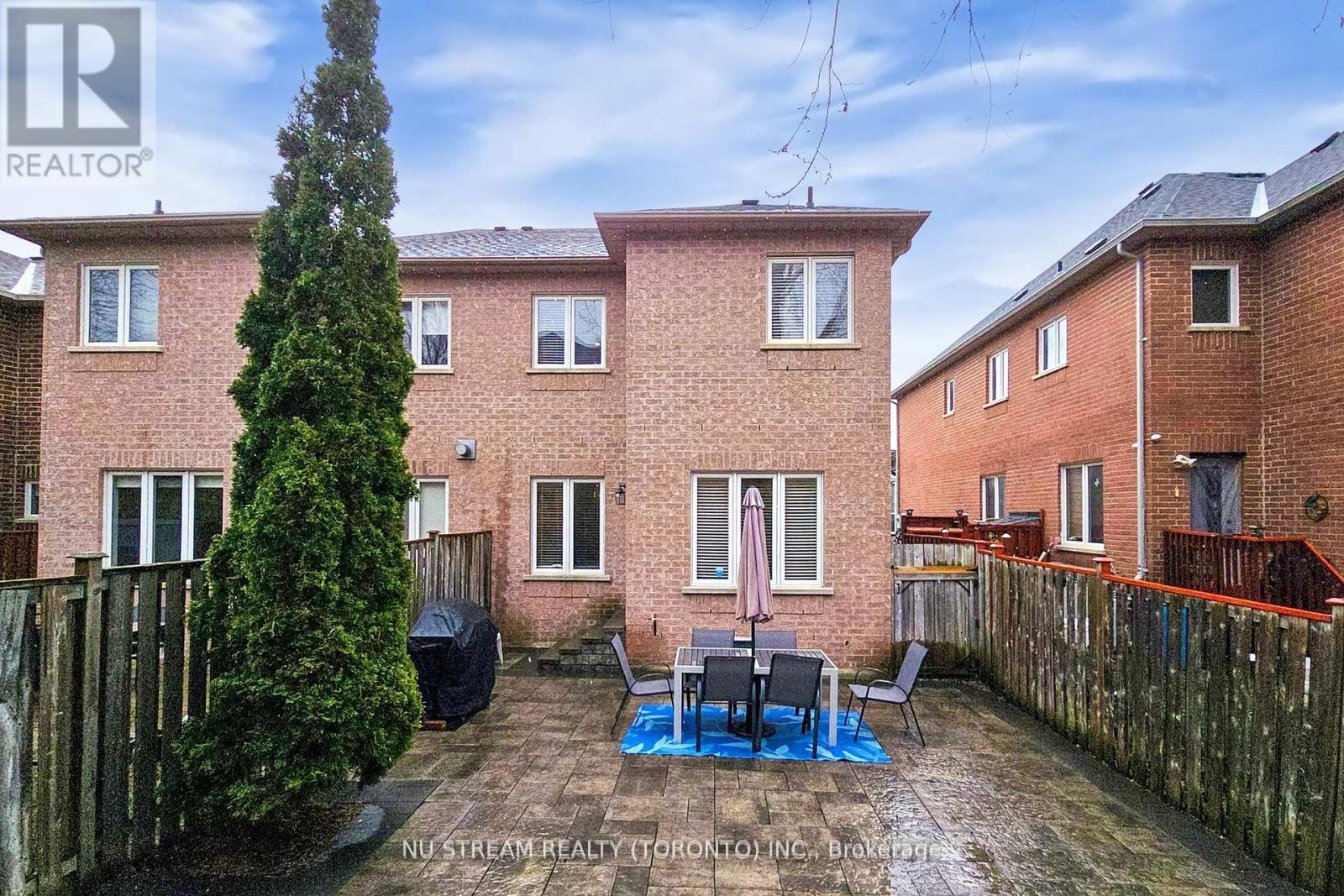 Photo 3 of 52 Idyllwood Avenue, Richmond Hill ON