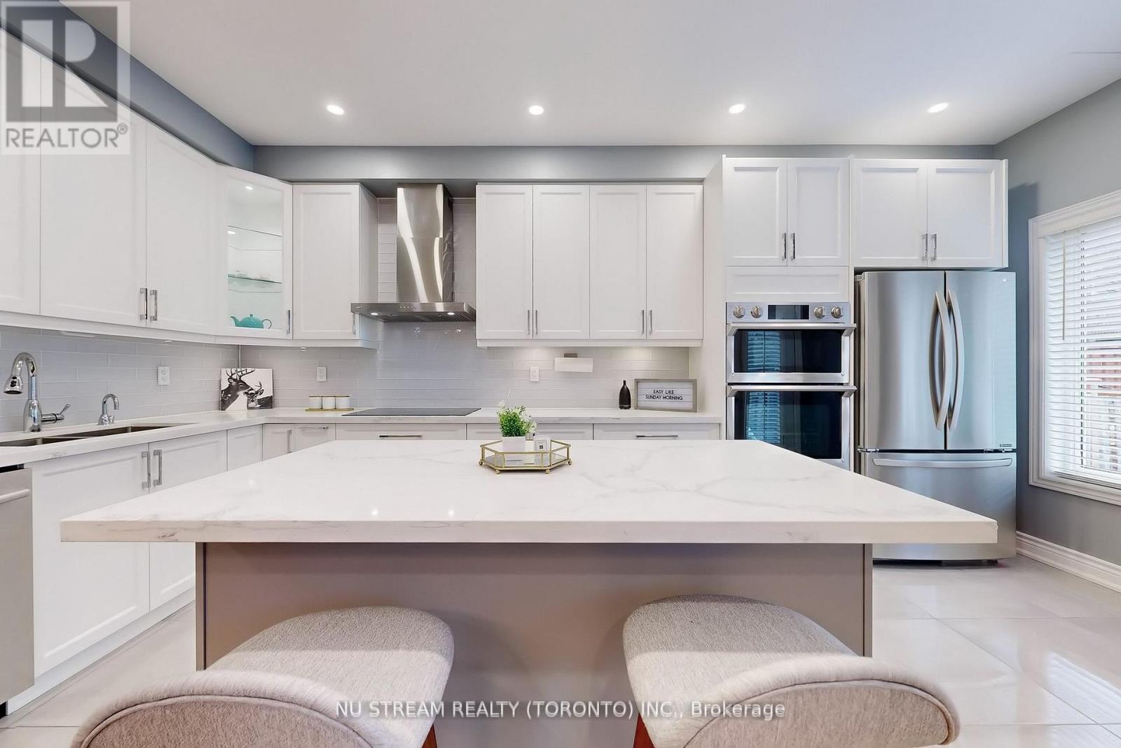 Photo 7 of 52 Idyllwood Avenue, Richmond Hill ON