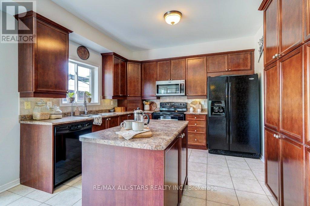 Photo 17 of 54 Cosmos Avenue, Uxbridge ON