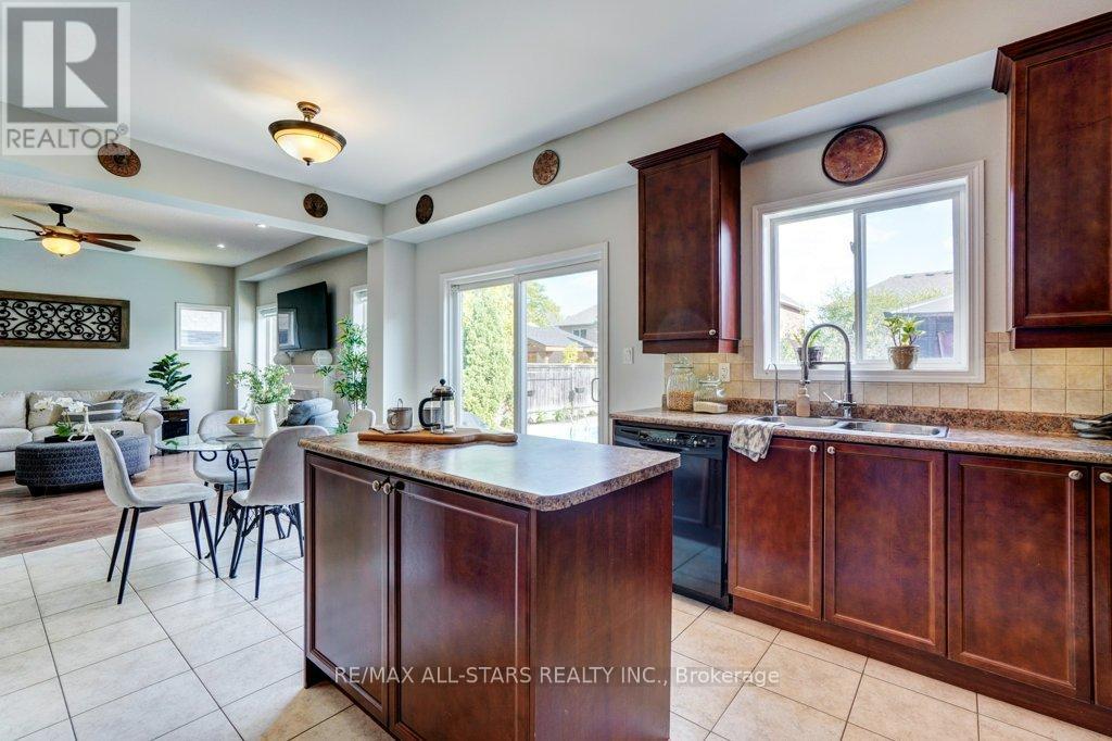 Photo 24 of 54 Cosmos Avenue, Uxbridge ON