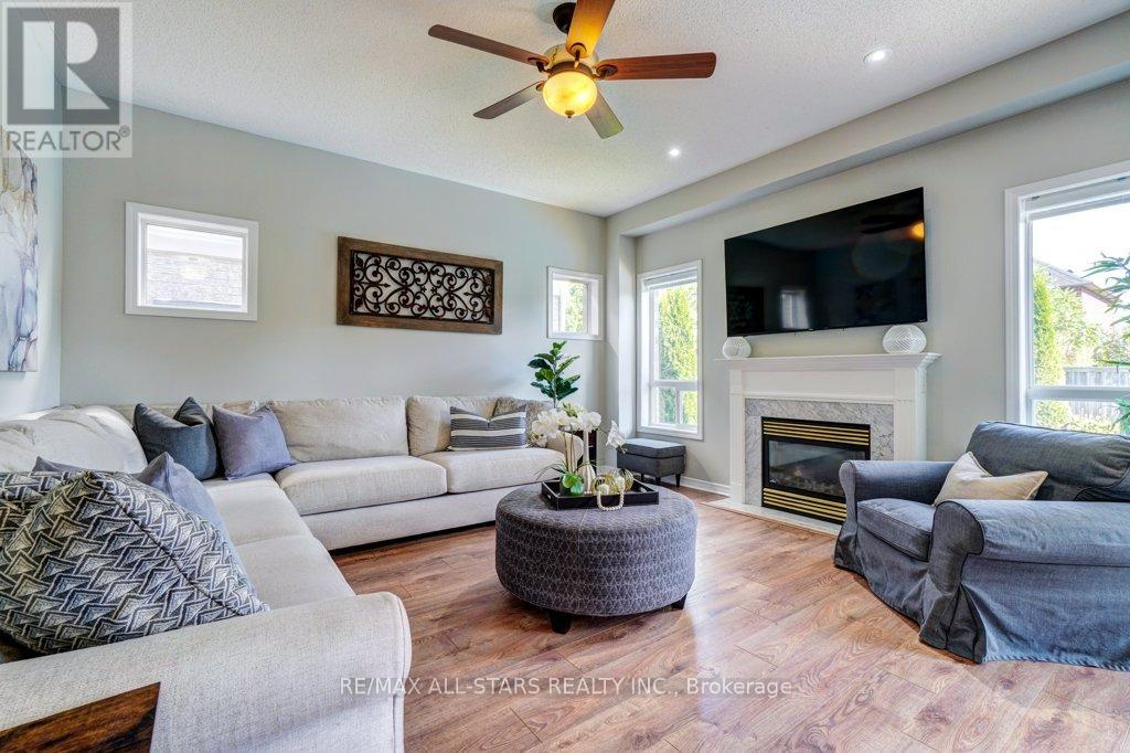 Photo 31 of 54 Cosmos Avenue, Uxbridge ON