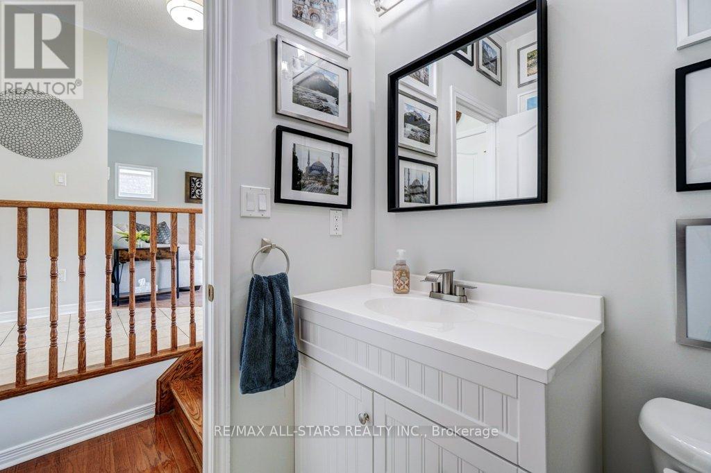 Photo 15 of 54 Cosmos Avenue, Uxbridge ON