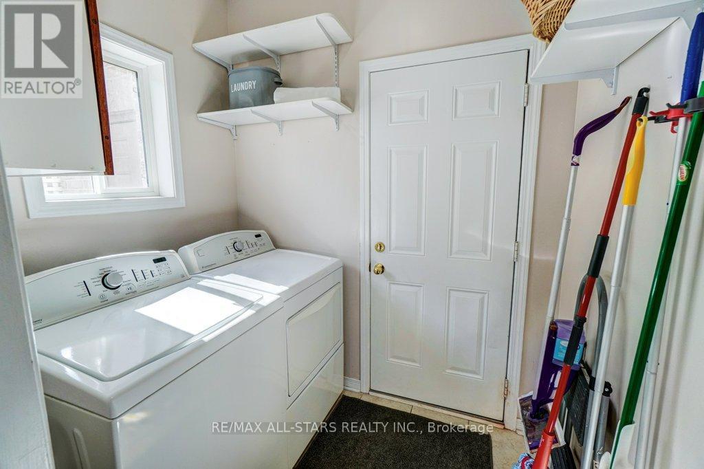 Photo 28 of 54 Cosmos Avenue, Uxbridge ON