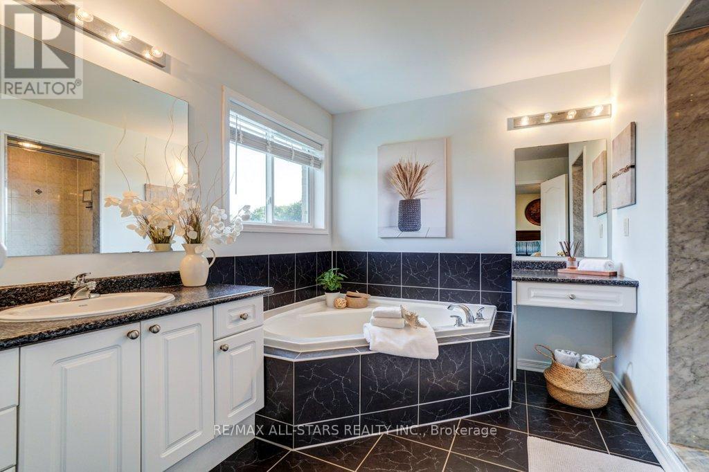 Photo 38 of 54 Cosmos Avenue, Uxbridge ON