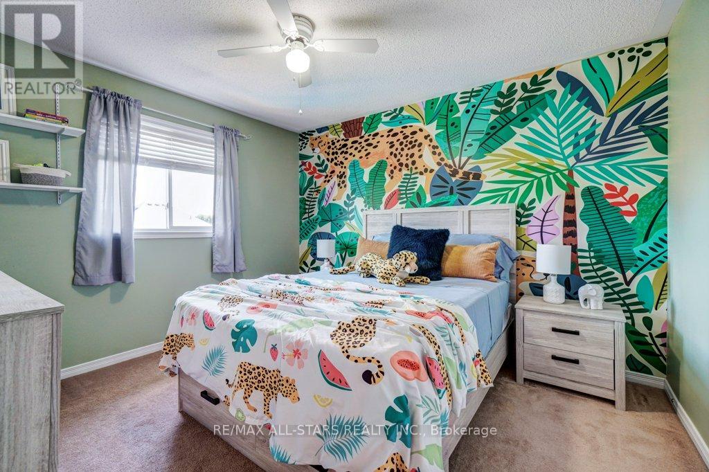 Photo 23 of 54 Cosmos Avenue, Uxbridge ON