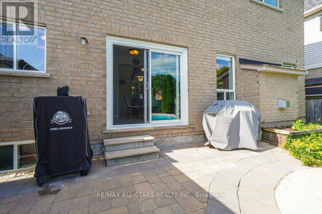 Photo 3 of 54 Cosmos Avenue, Uxbridge ON