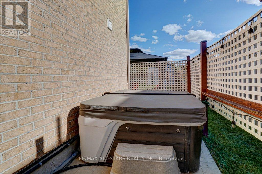 Photo 19 of 54 Cosmos Avenue, Uxbridge ON