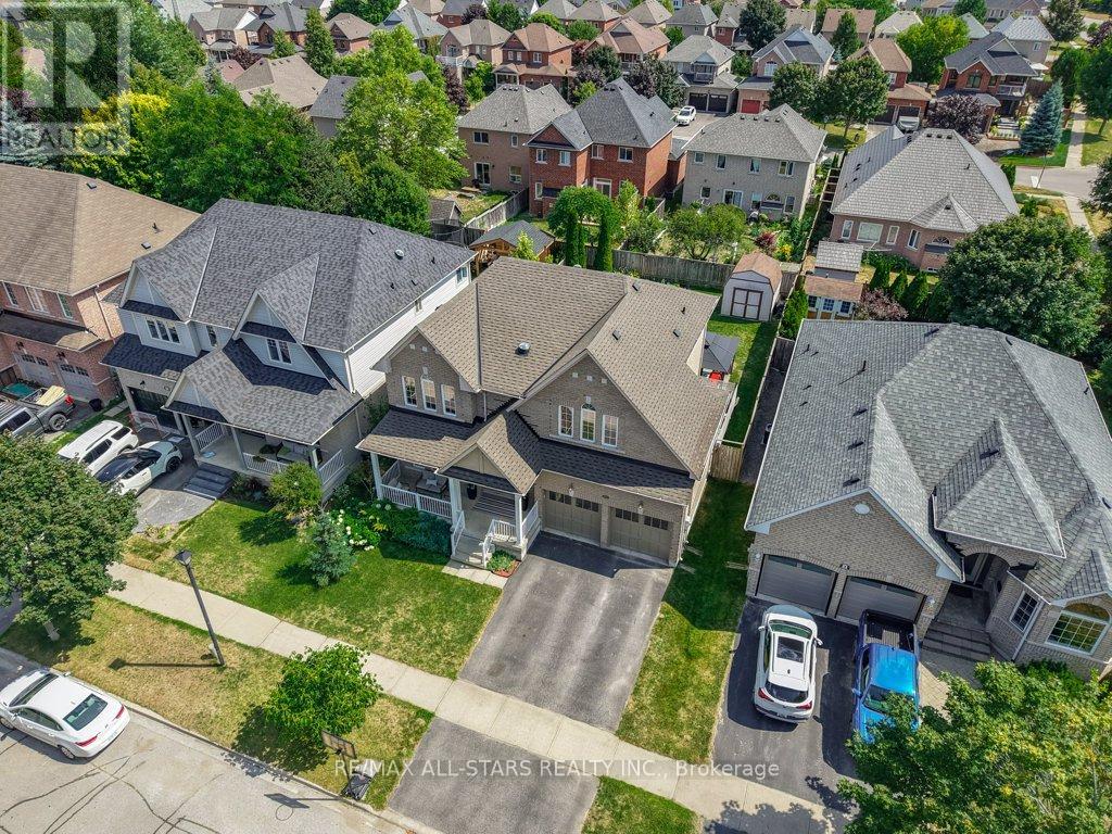 Photo 6 of 54 Cosmos Avenue, Uxbridge ON