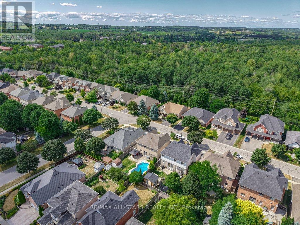 Photo 26 of 54 Cosmos Avenue, Uxbridge ON