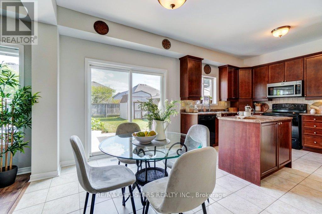 Photo 40 of 54 Cosmos Avenue, Uxbridge ON