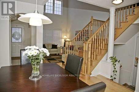 Photo 7 of 31 Baintree Street, Markham ON