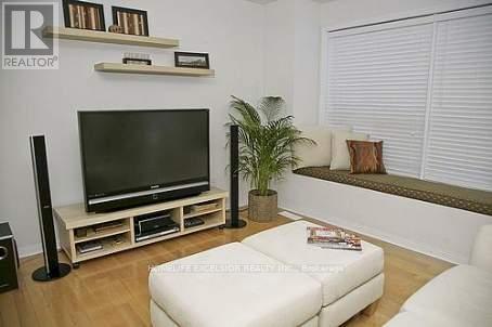 Photo 8 of 31 Baintree Street, Markham ON