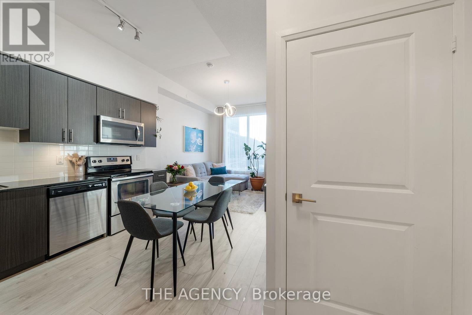 Photo 9 of 301 3600 Highway 7, Vaughan ON
