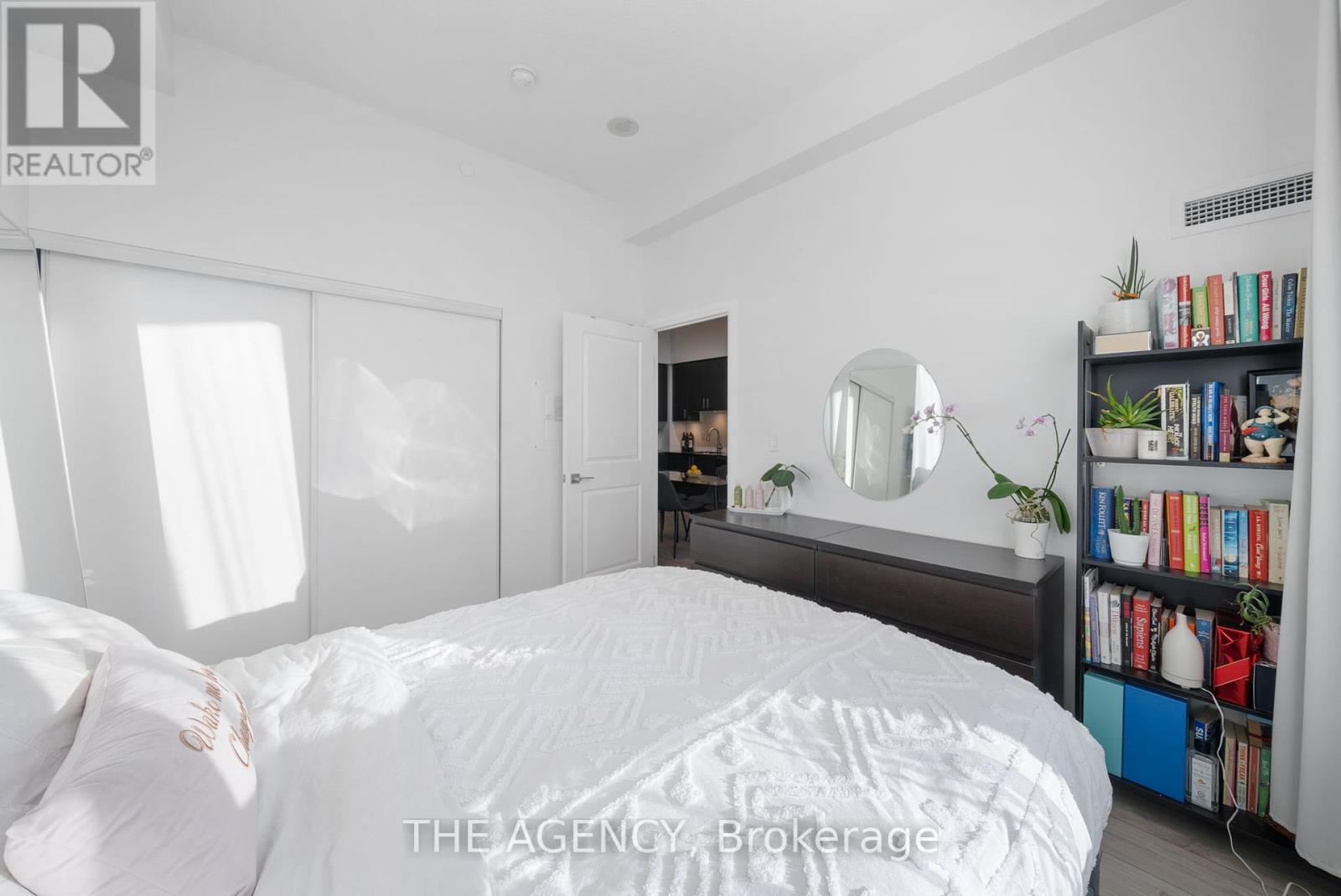 Photo 19 of 301 3600 Highway 7, Vaughan ON