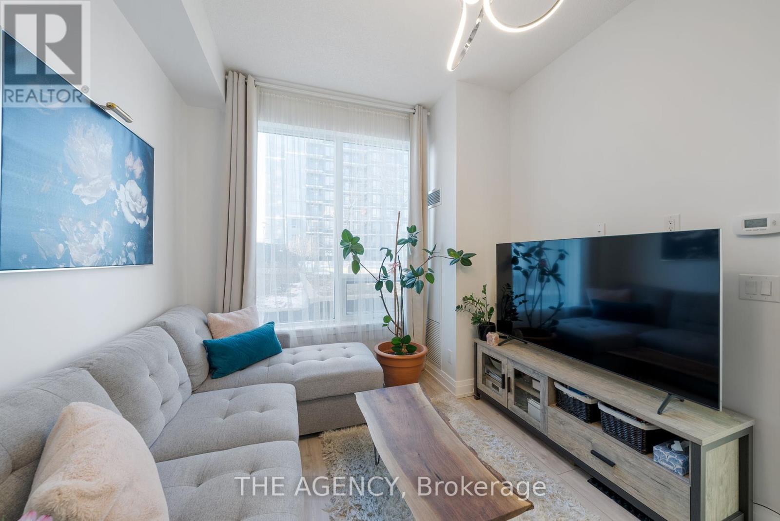 Photo 14 of 301 3600 Highway 7, Vaughan ON