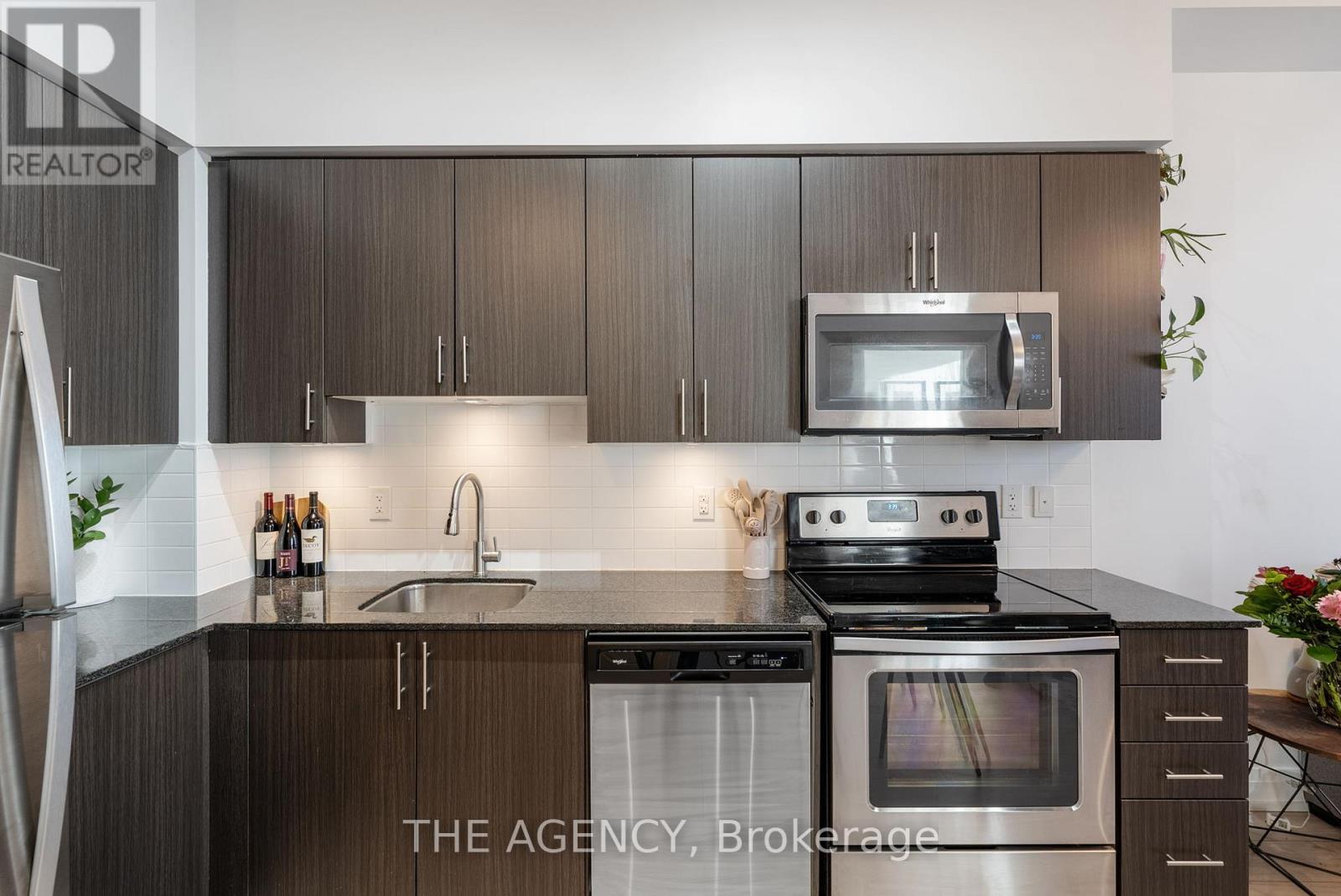 Photo 15 of 301 3600 Highway 7, Vaughan ON