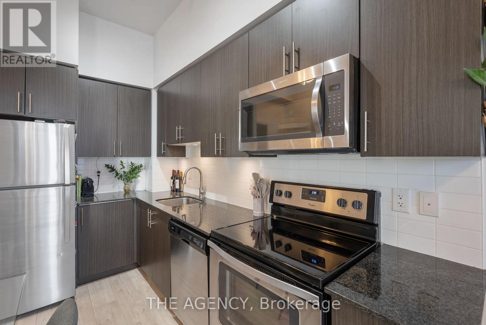 Photo 11 of 301 3600 Highway 7, Vaughan ON