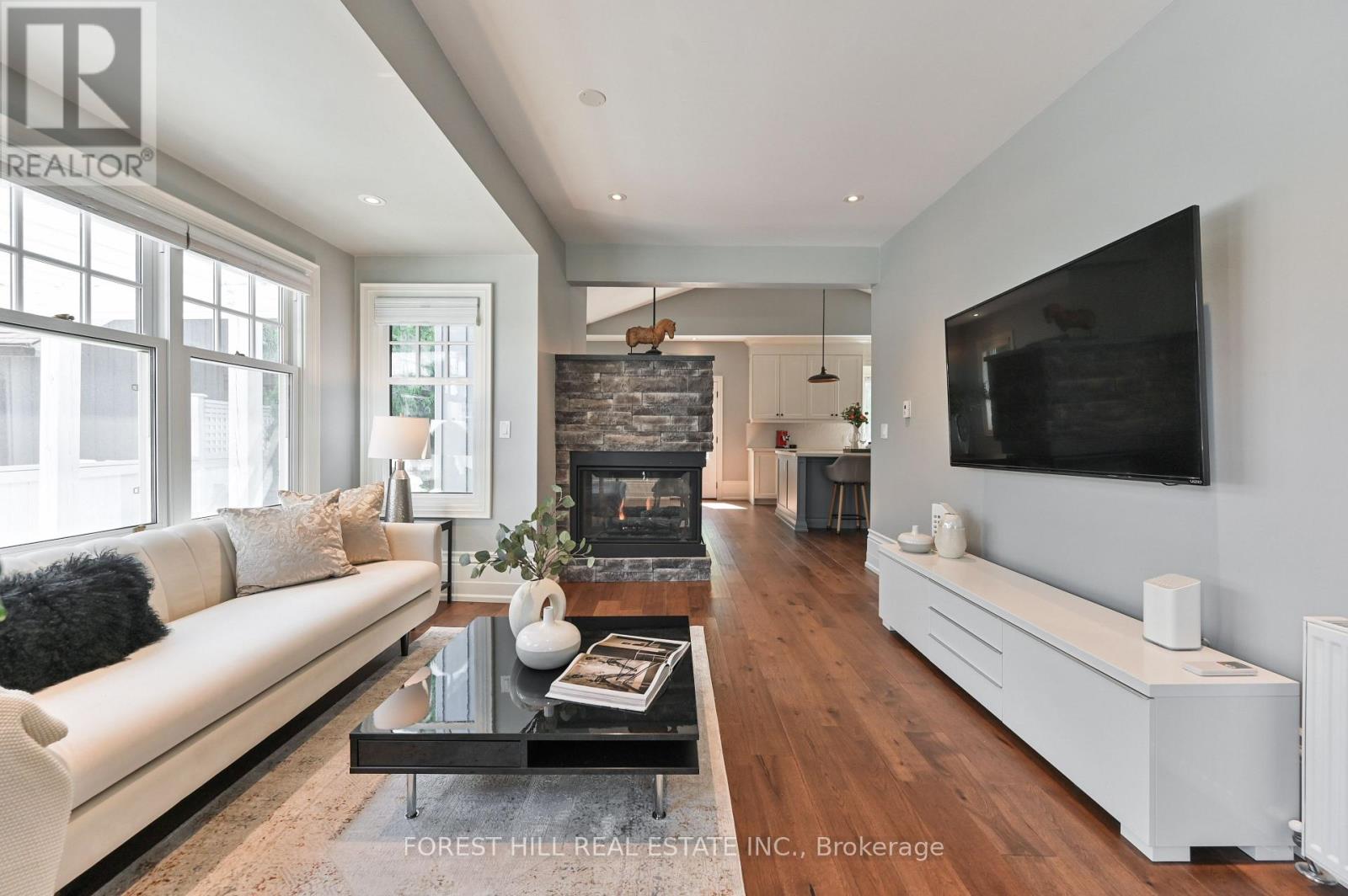 Photo 7 of 24 Lloyd Street, Whitchurchstouffville ON