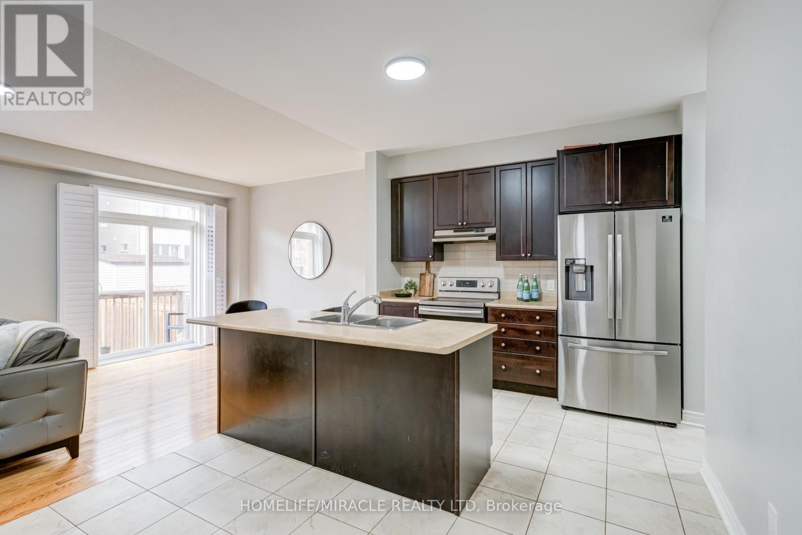 Photo 17 of 81 Willoughby Way, New Tecumseth ON
