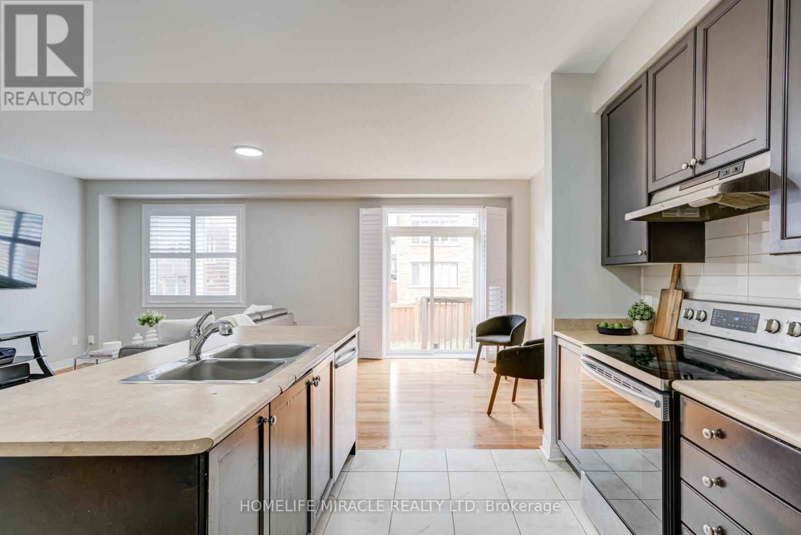 Photo 31 of 81 Willoughby Way, New Tecumseth ON