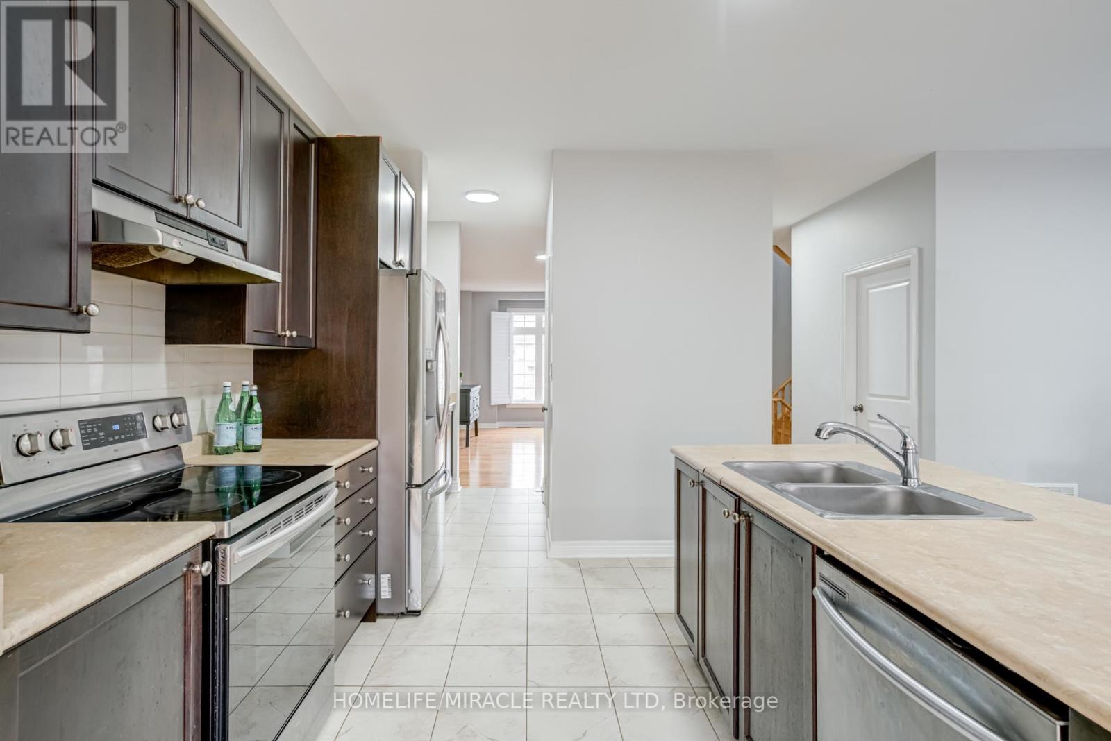 Photo 8 of 81 Willoughby Way, New Tecumseth ON