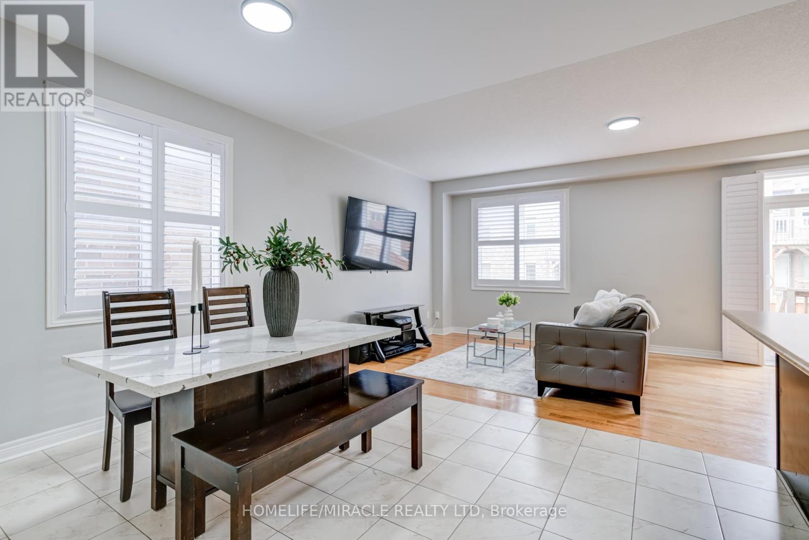 Photo 3 of 81 Willoughby Way, New Tecumseth ON