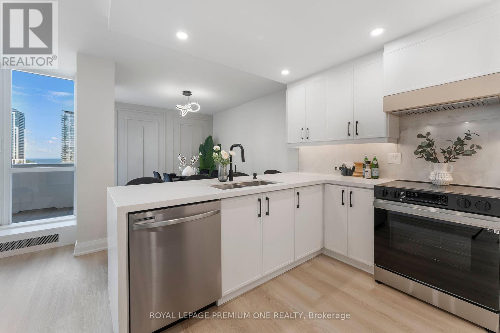 Photo 5 of 608 60 Southport Street, Toronto ON