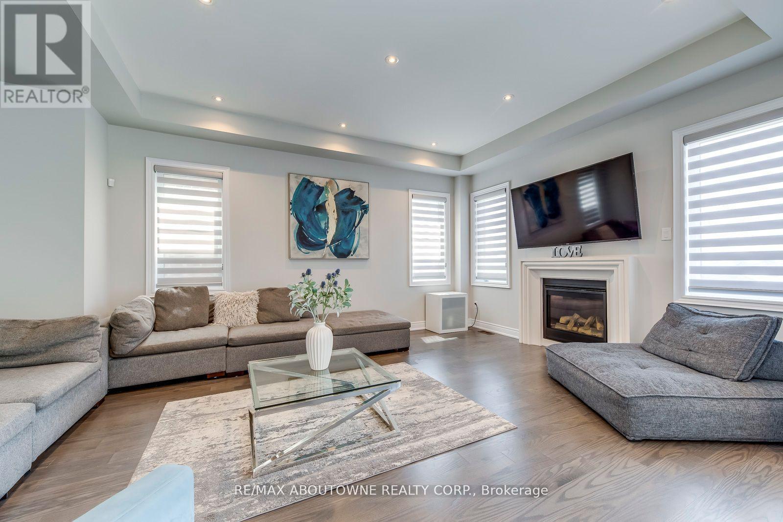 Photo 7 of 19 Raindrop Terrace, Brampton ON