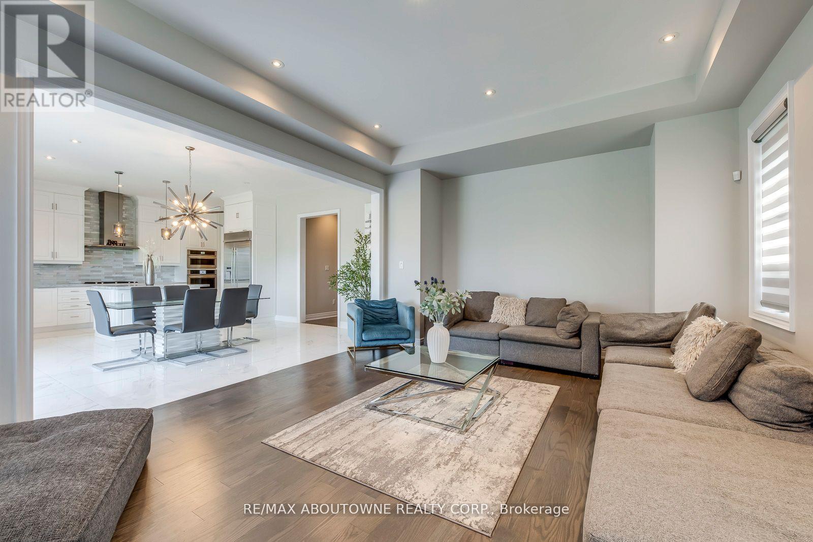 Photo 31 of 19 Raindrop Terrace, Brampton ON