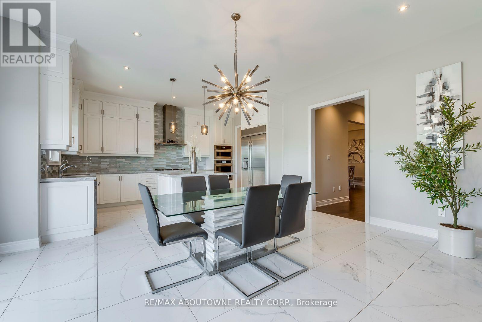 Photo 2 of 19 Raindrop Terrace, Brampton ON