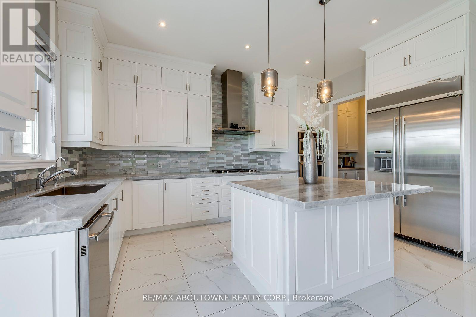 Photo 9 of 19 Raindrop Terrace, Brampton ON