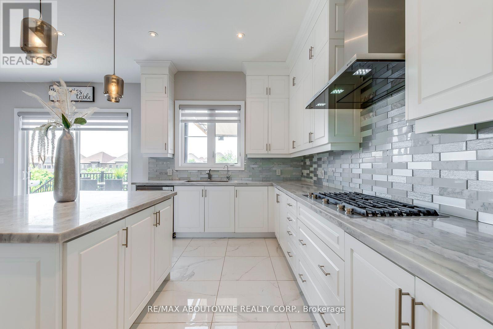 Photo 32 of 19 Raindrop Terrace, Brampton ON