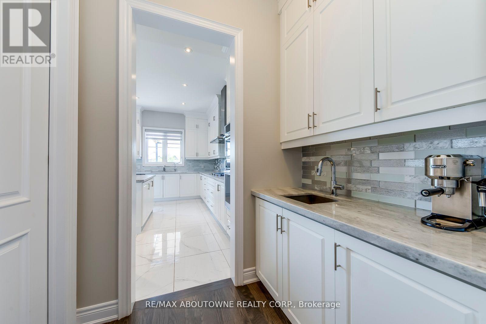 Photo 25 of 19 Raindrop Terrace, Brampton ON