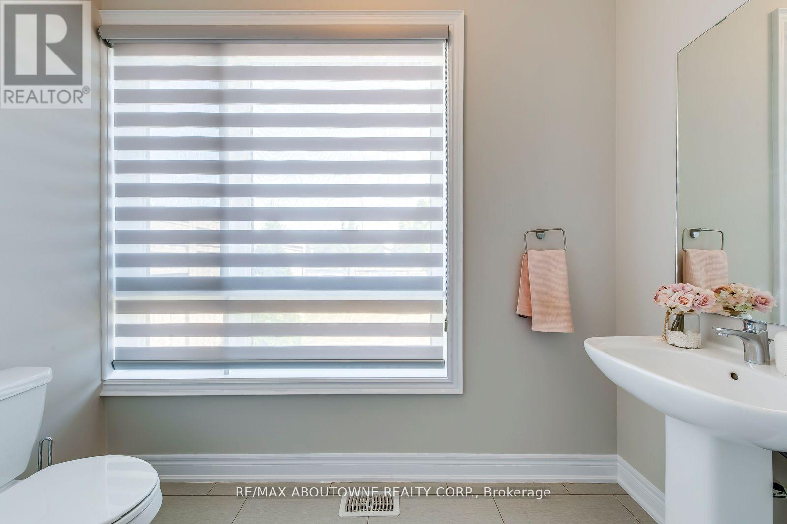 Photo 34 of 19 Raindrop Terrace, Brampton ON