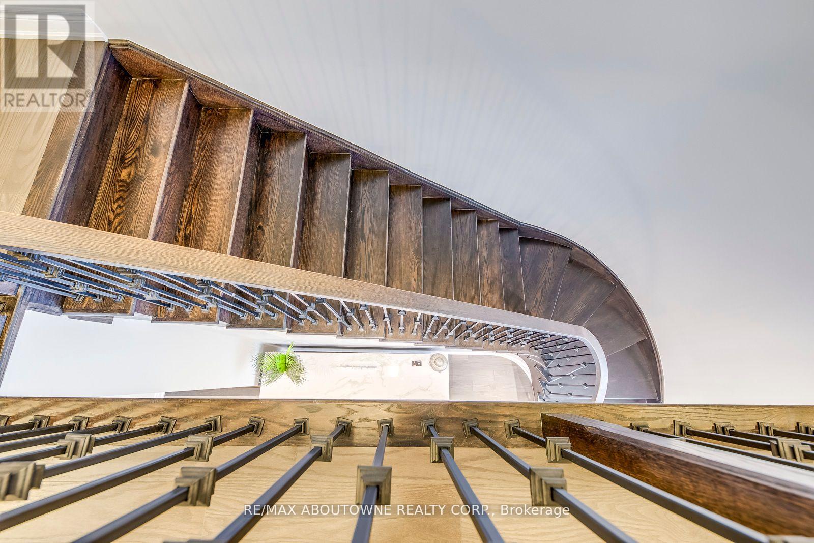 Photo 23 of 19 Raindrop Terrace, Brampton ON