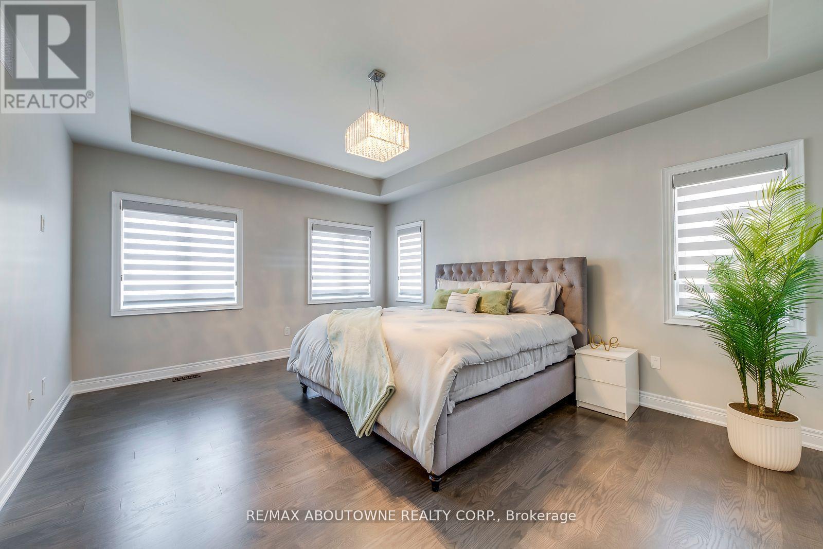Photo 38 of 19 Raindrop Terrace, Brampton ON