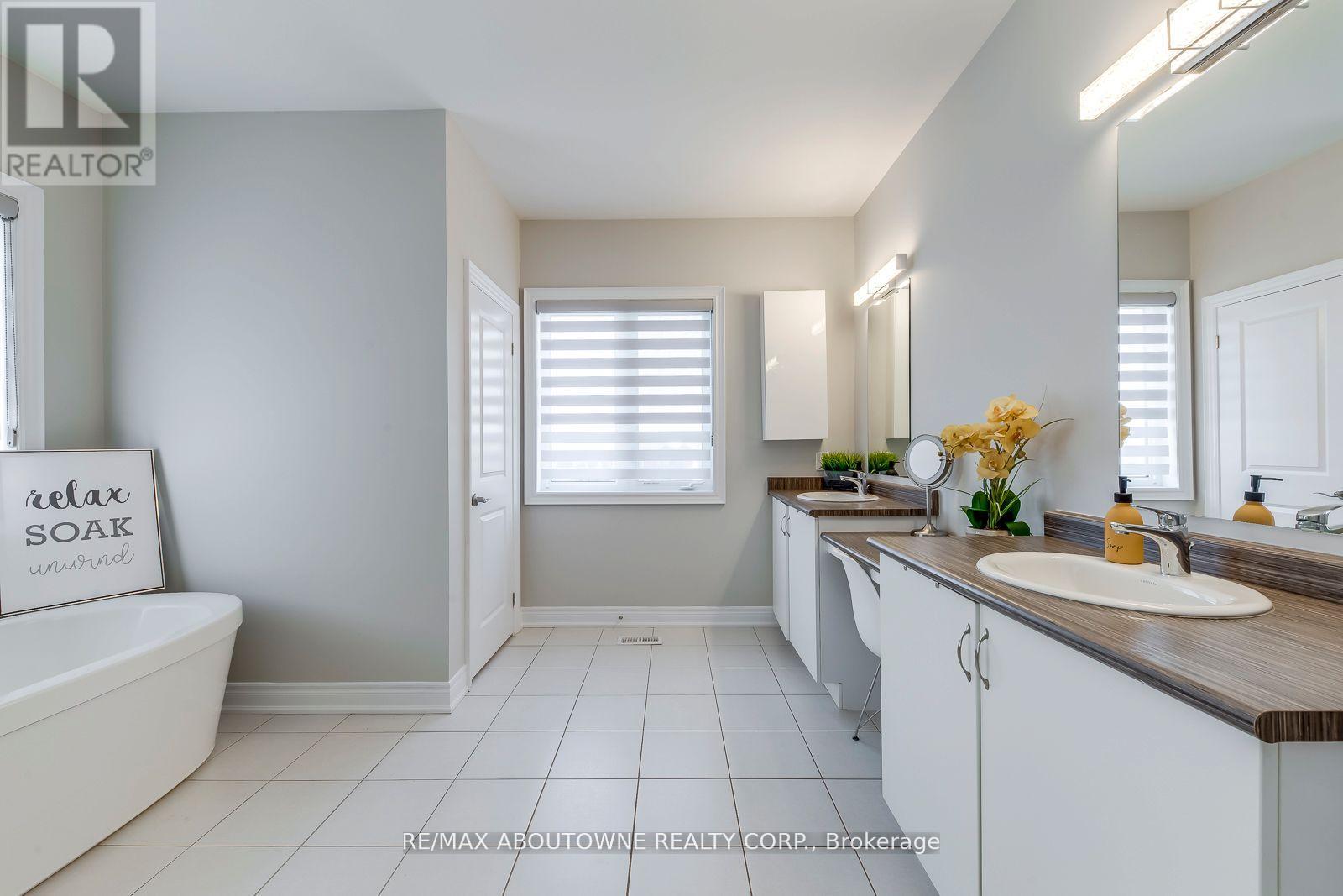 Photo 29 of 19 Raindrop Terrace, Brampton ON