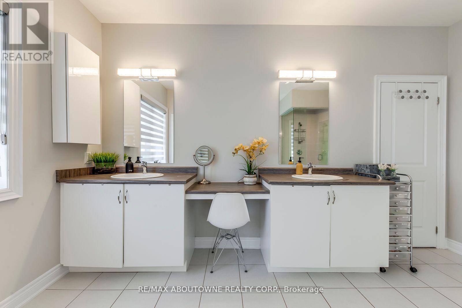 Photo 14 of 19 Raindrop Terrace, Brampton ON