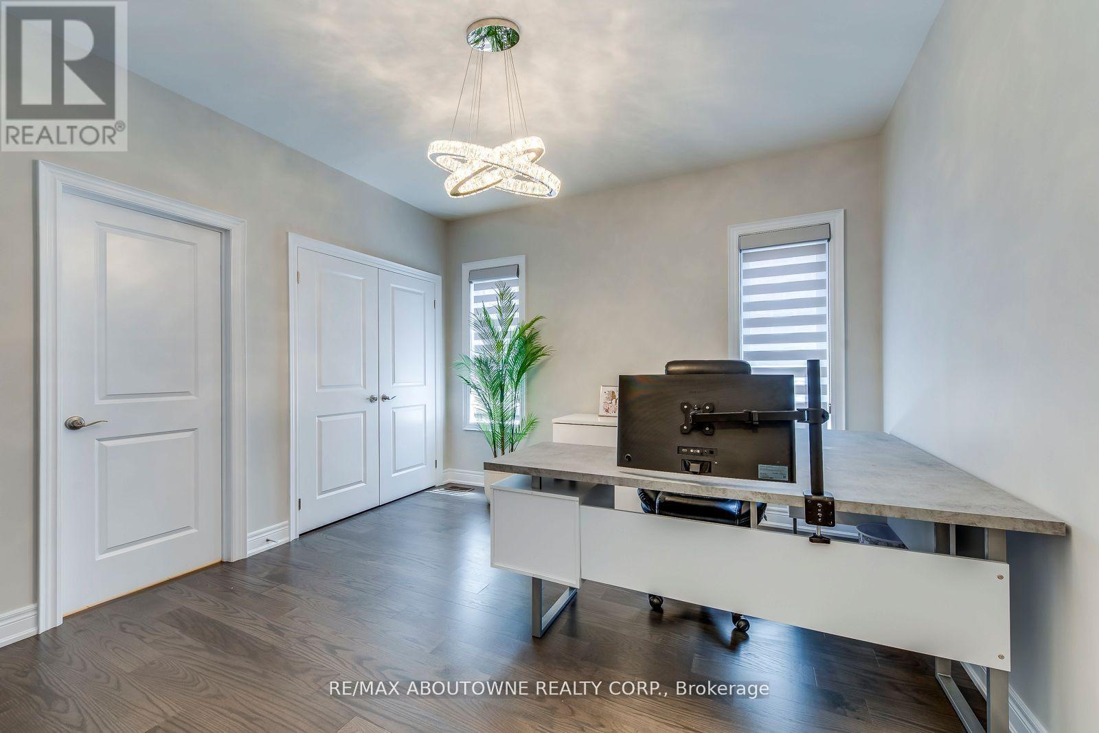 Photo 4 of 19 Raindrop Terrace, Brampton ON