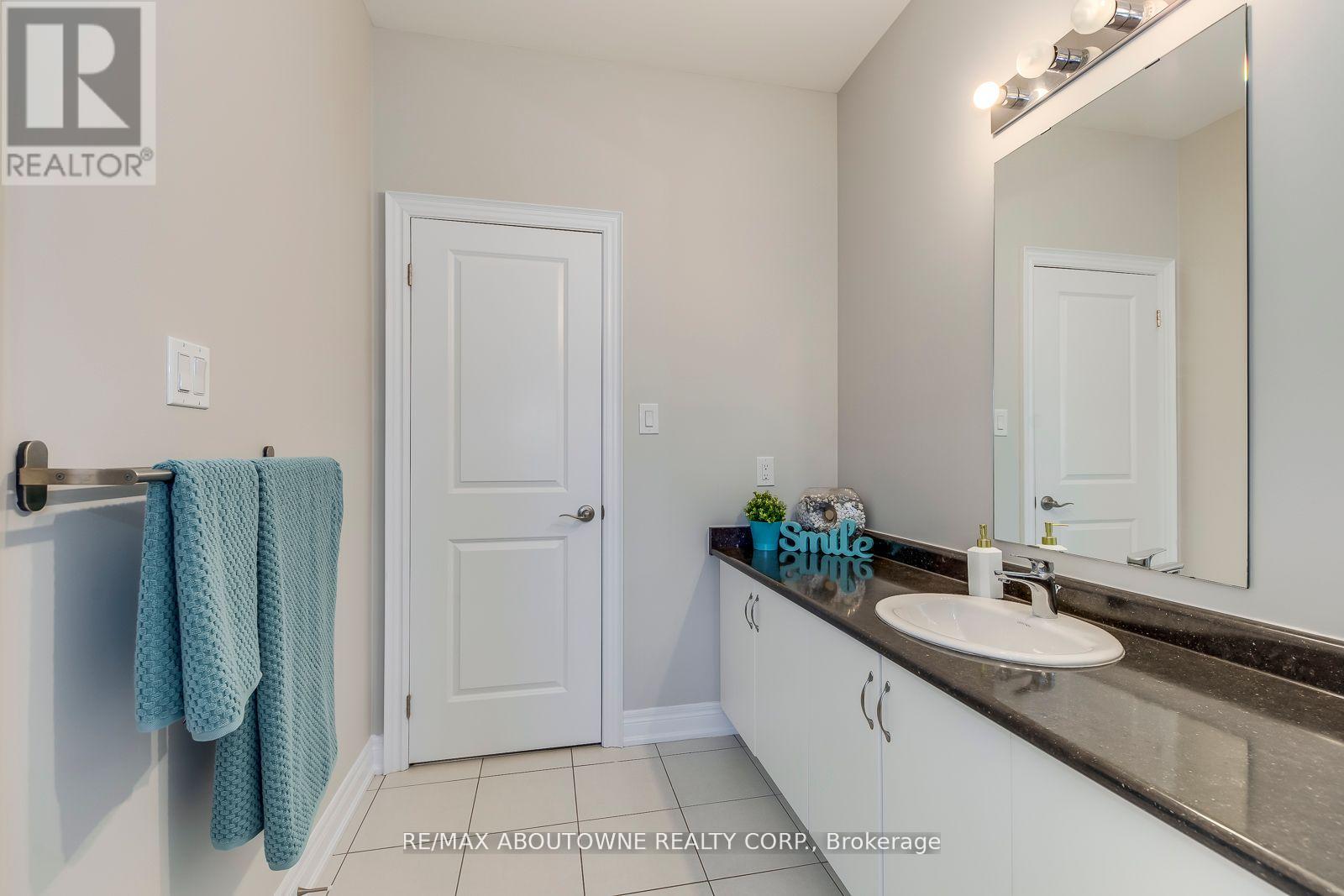 Photo 17 of 19 Raindrop Terrace, Brampton ON