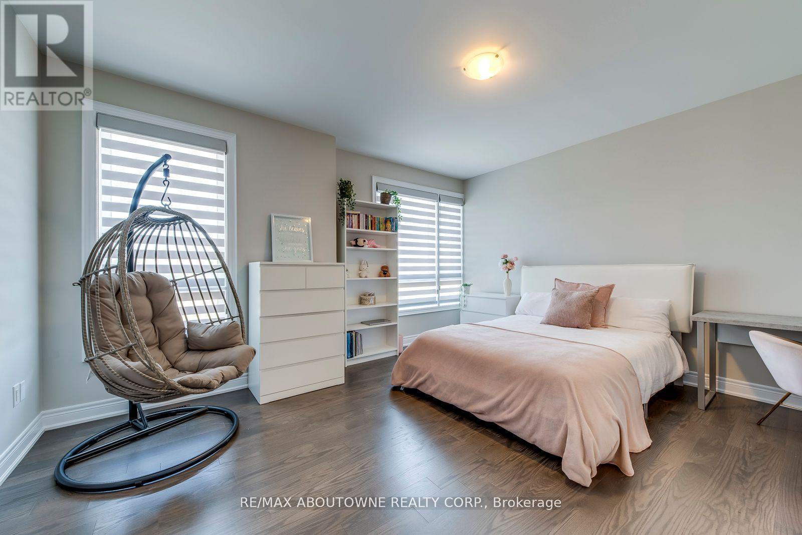 Photo 43 of 19 Raindrop Terrace, Brampton ON