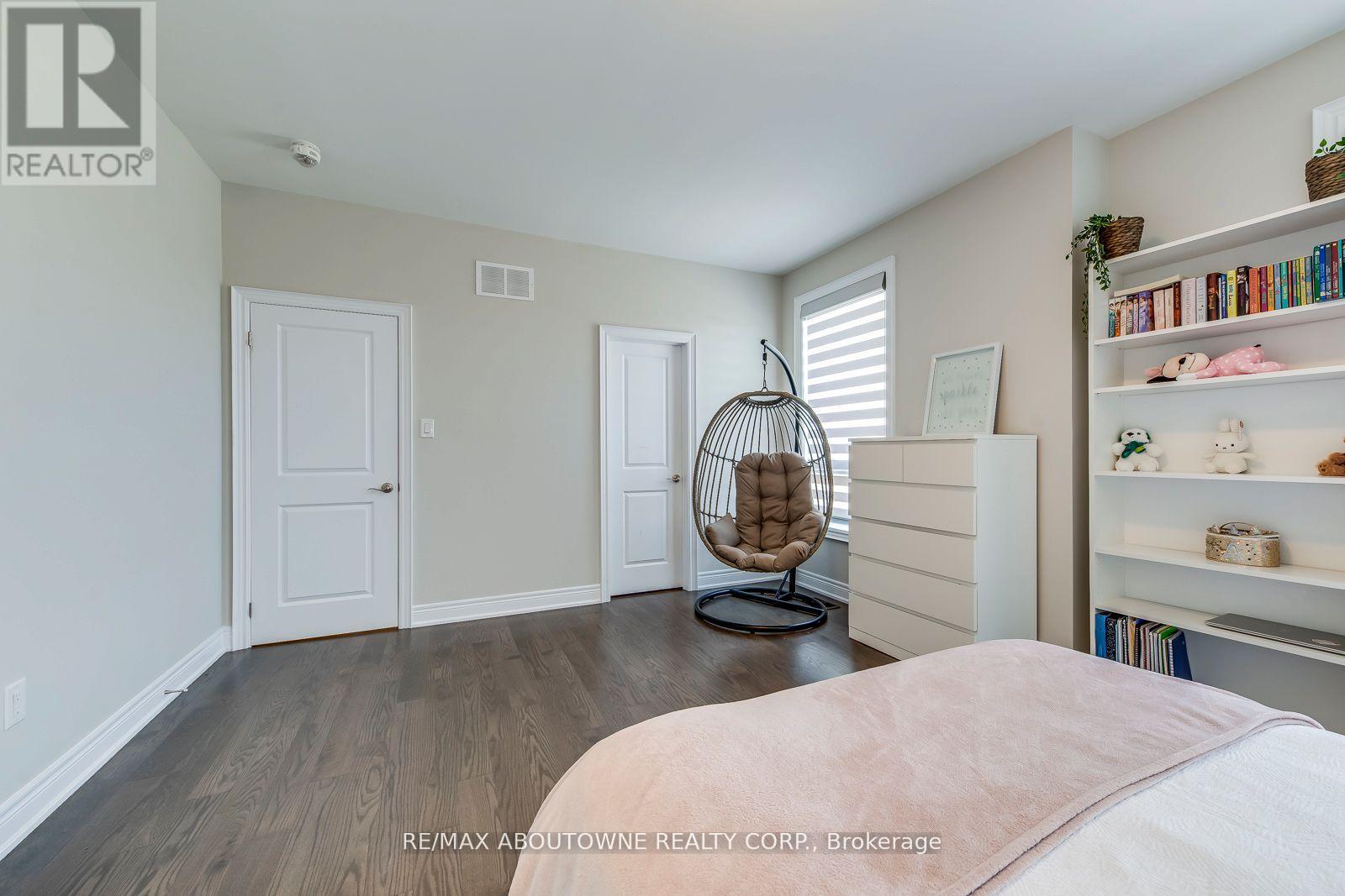 Photo 3 of 19 Raindrop Terrace, Brampton ON