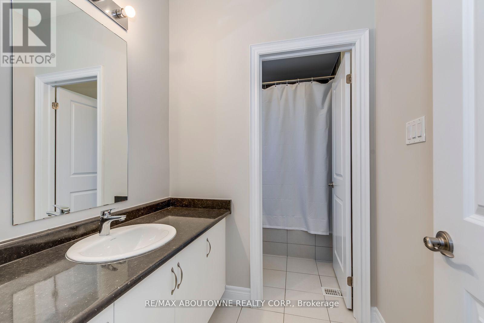 Photo 28 of 19 Raindrop Terrace, Brampton ON