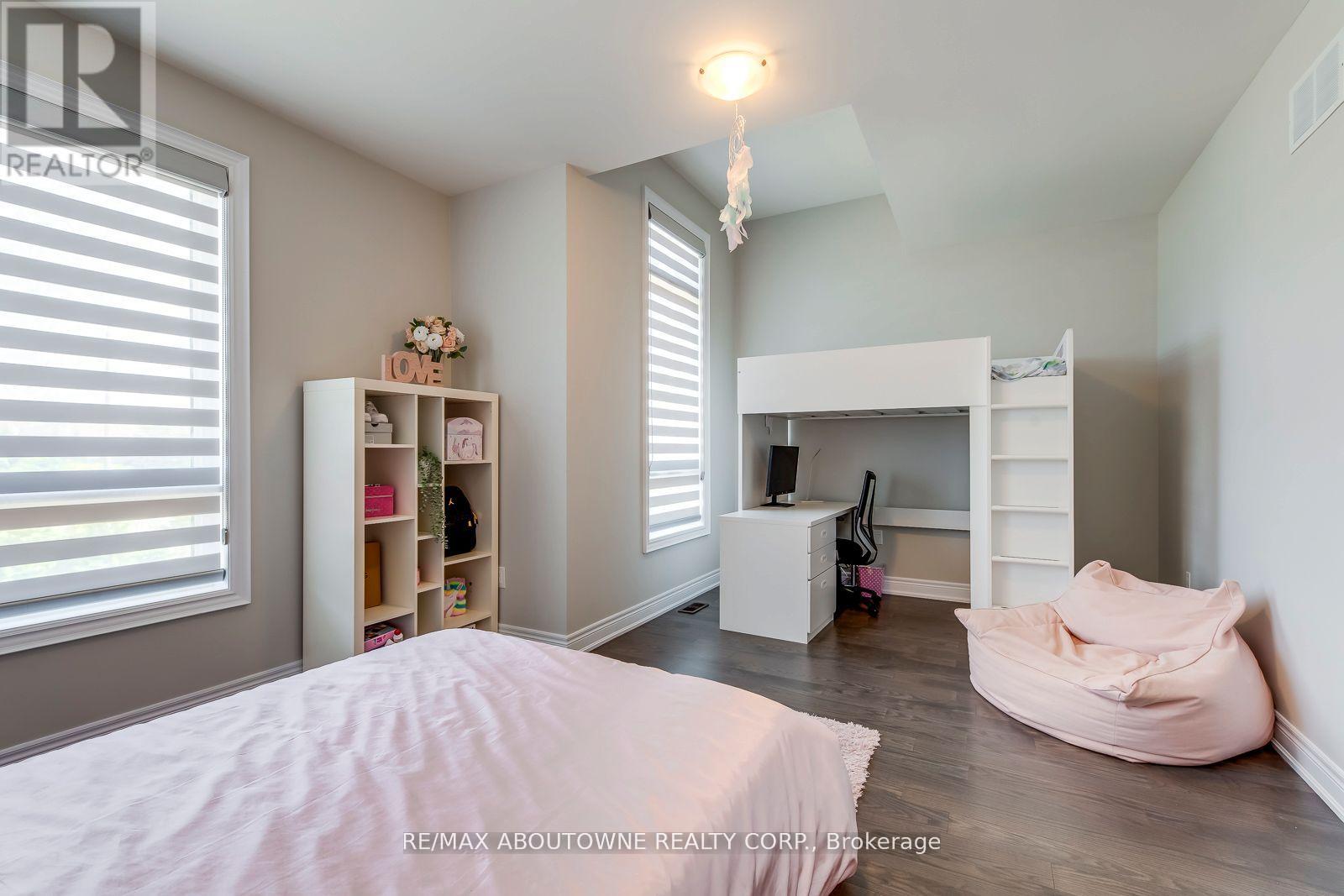 Photo 8 of 19 Raindrop Terrace, Brampton ON