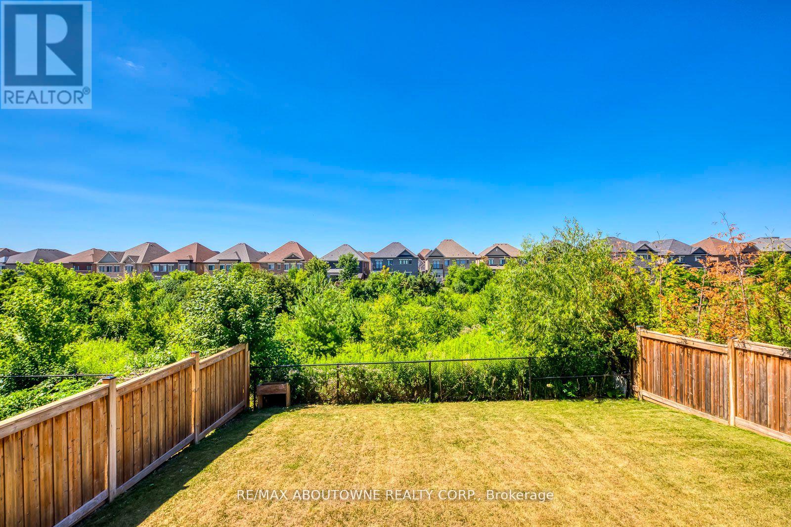Photo 33 of 19 Raindrop Terrace, Brampton ON