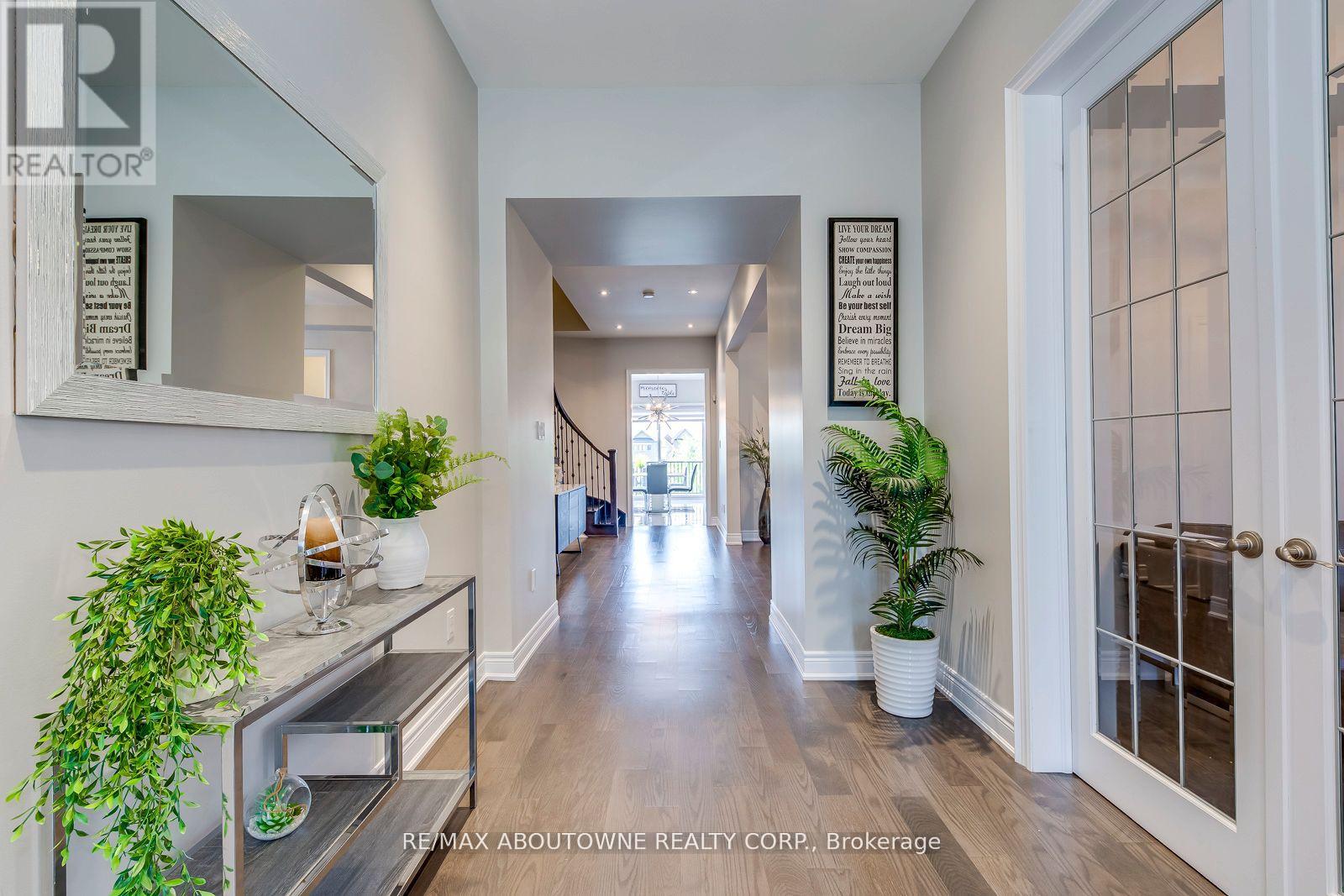 Photo 39 of 19 Raindrop Terrace, Brampton ON