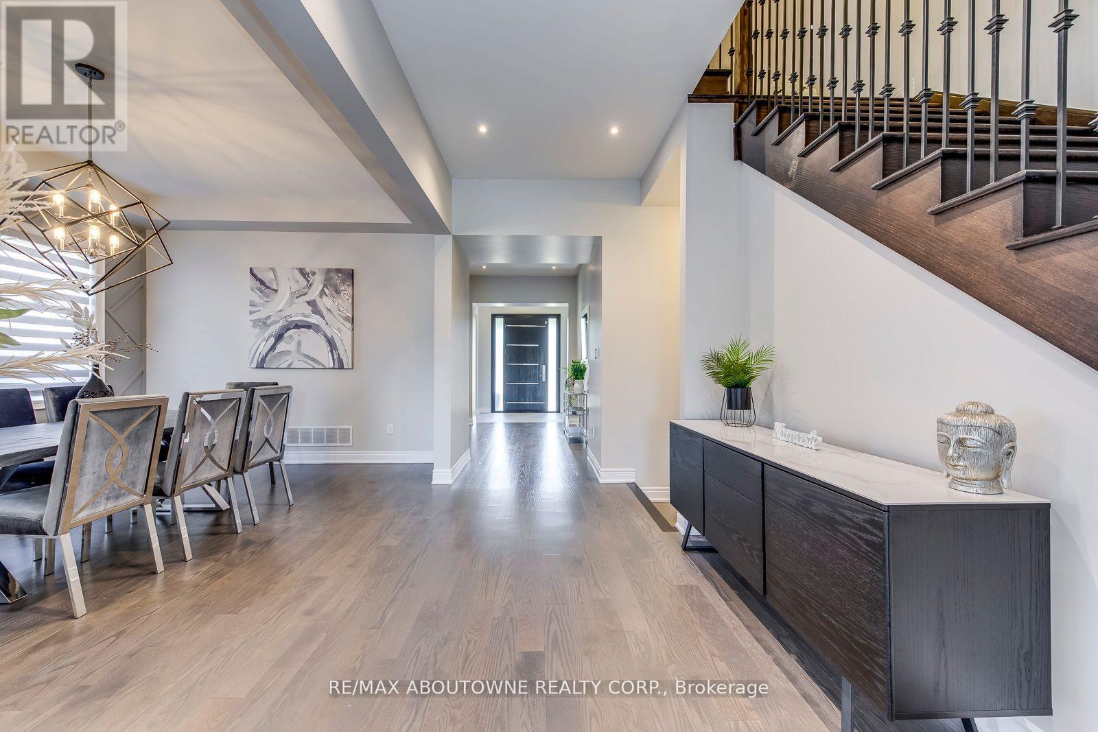 Photo 5 of 19 Raindrop Terrace, Brampton ON