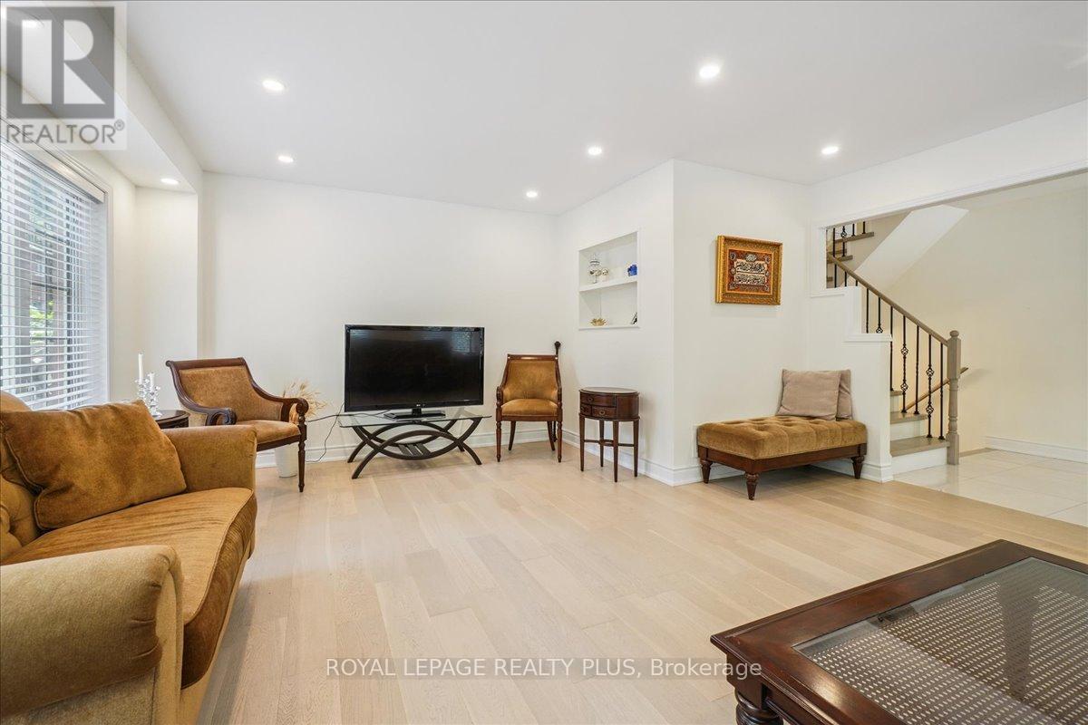 Photo 14 of 221 7360 Zinnia Place, Mississauga ON